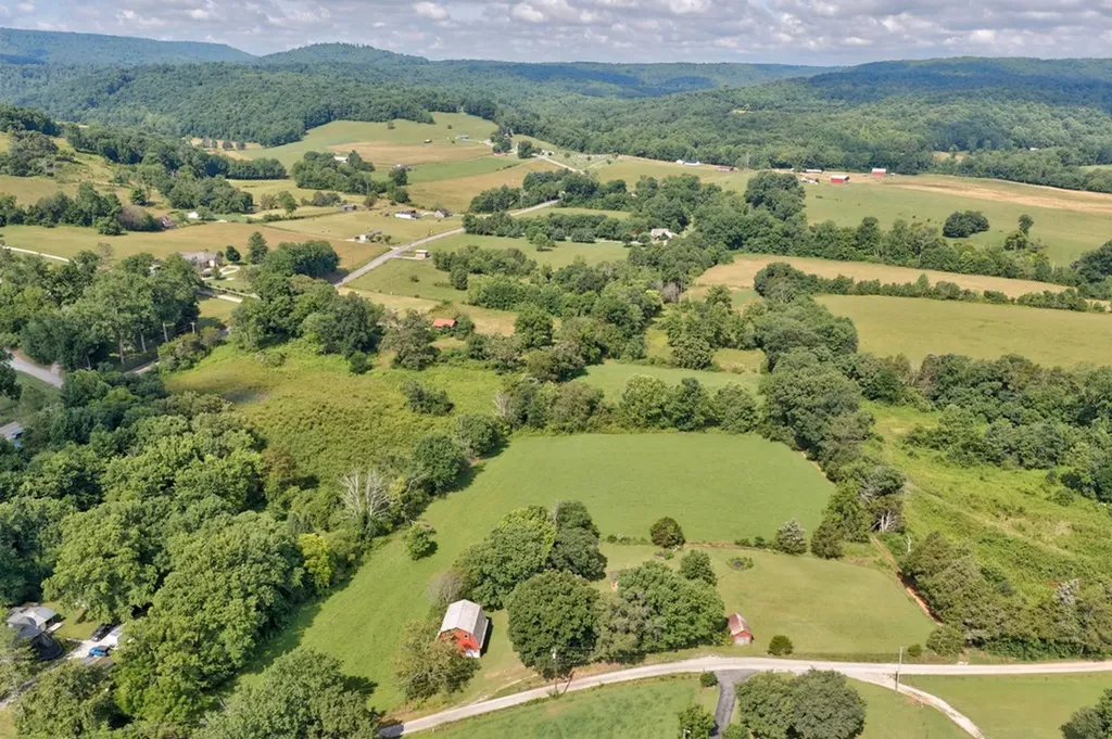 219 Claude Smith Lane Alpine TN 38543