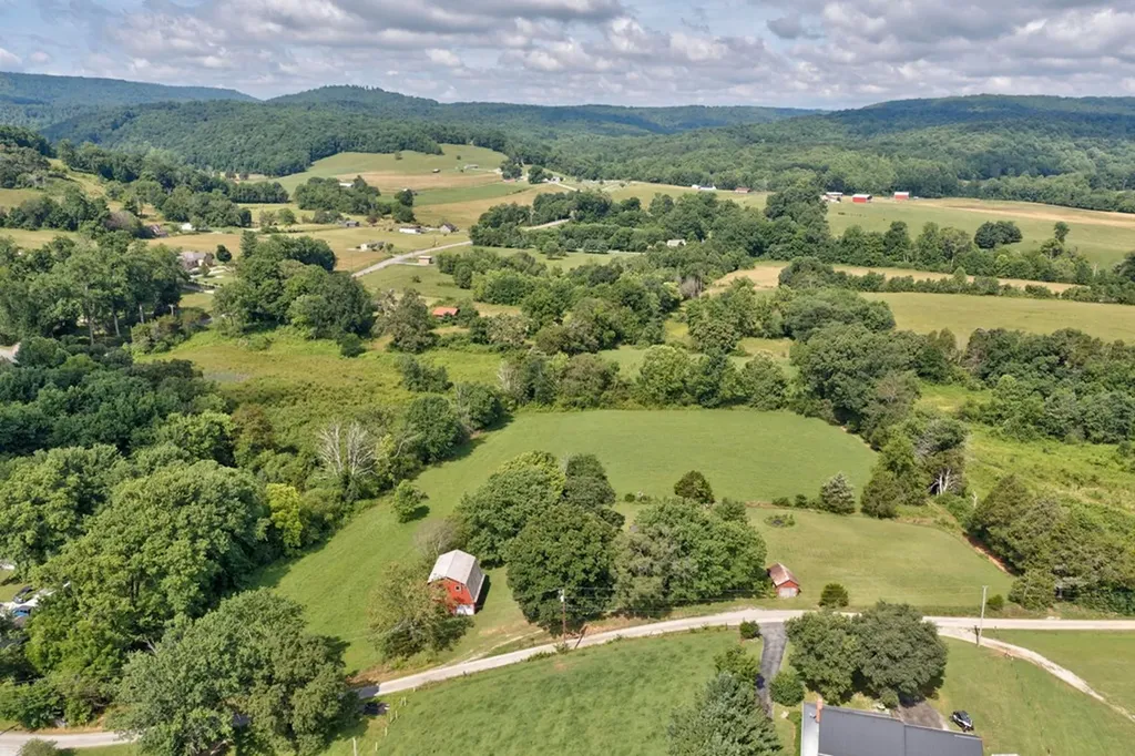 219 Claude Smith Lane Alpine TN 38543