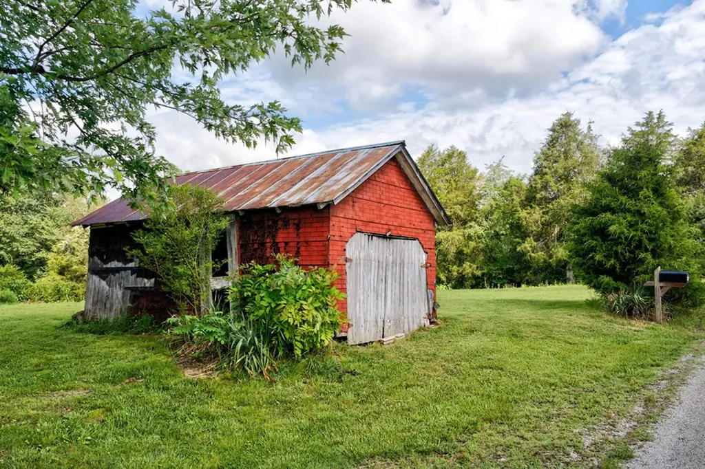 219 Claude Smith Lane Alpine TN 38543