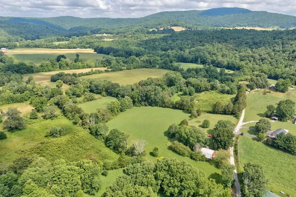 219 Claude Smith Lane Alpine TN 38543