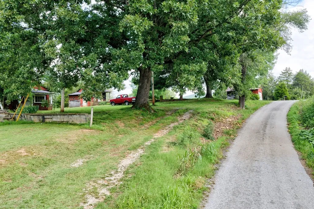 219 Claude Smith Lane Alpine TN 38543