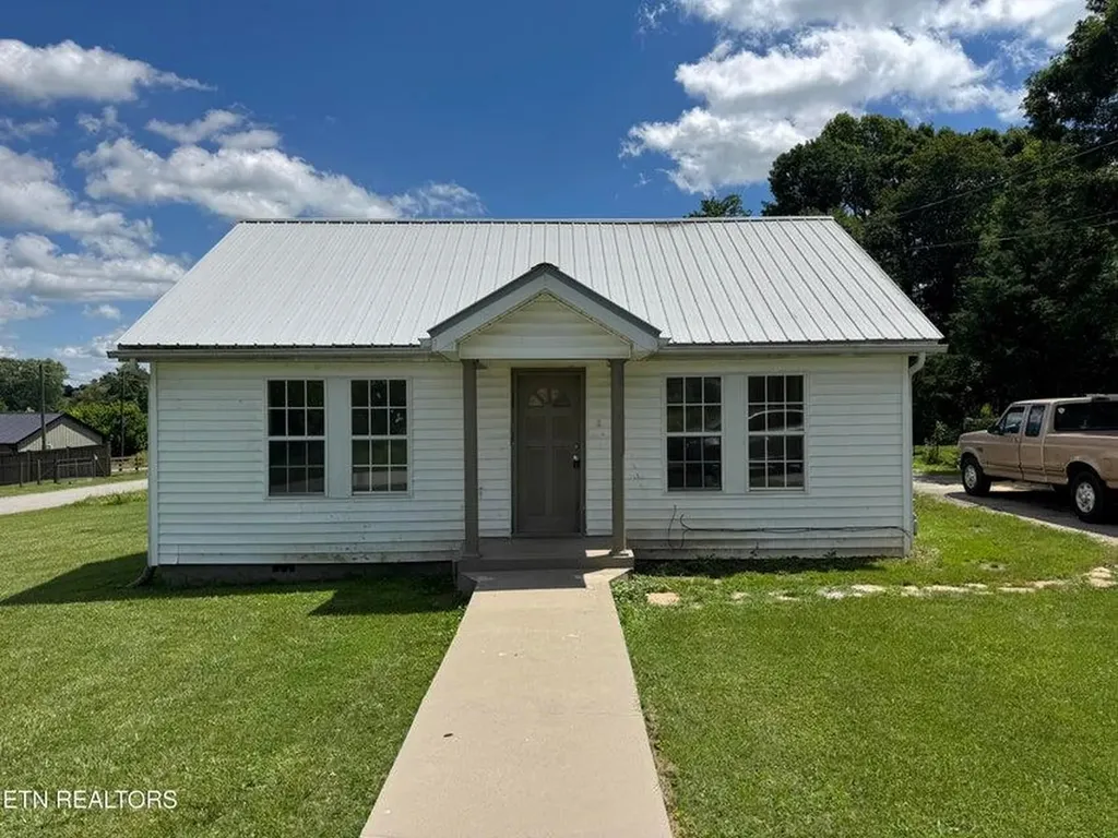 1028 Frank Campbell Road Jamestown TN 38556-5692
