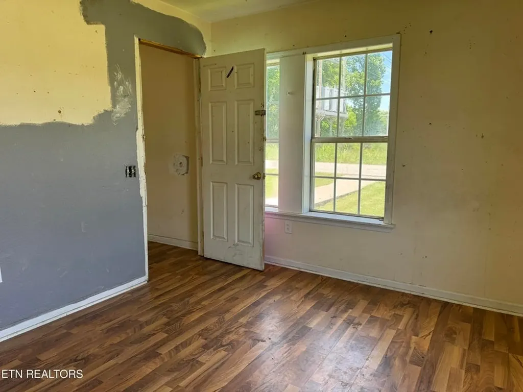 1028 Frank Campbell Road Jamestown TN 38556-5692