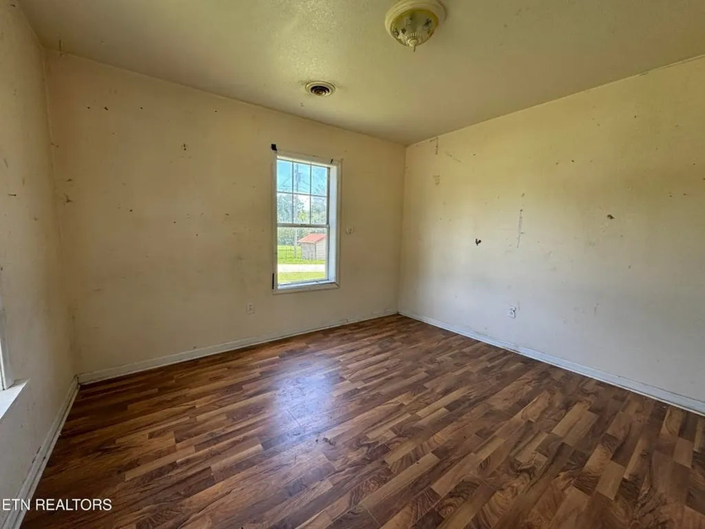 1028 Frank Campbell Road Jamestown TN 38556-5692