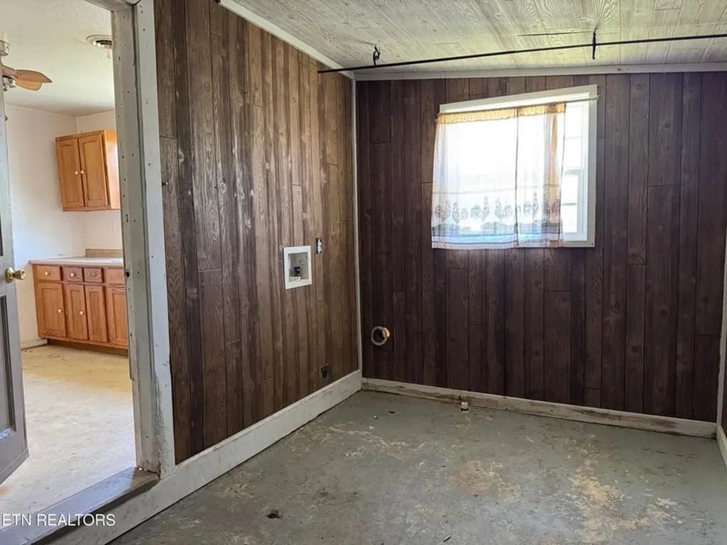 1028 Frank Campbell Road Jamestown TN 38556-5692
