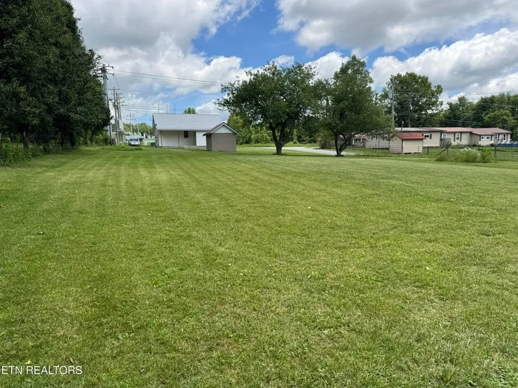 1028 Frank Campbell Road Jamestown TN 38556-5692