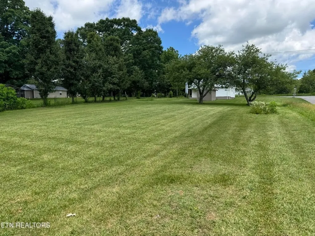 1028 Frank Campbell Road Jamestown TN 38556-5692