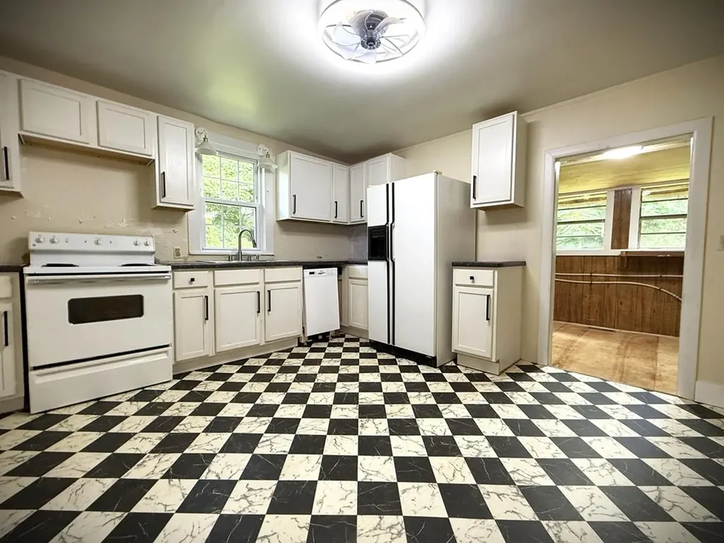5633 Spring Creek Road Cookeville TN 38506