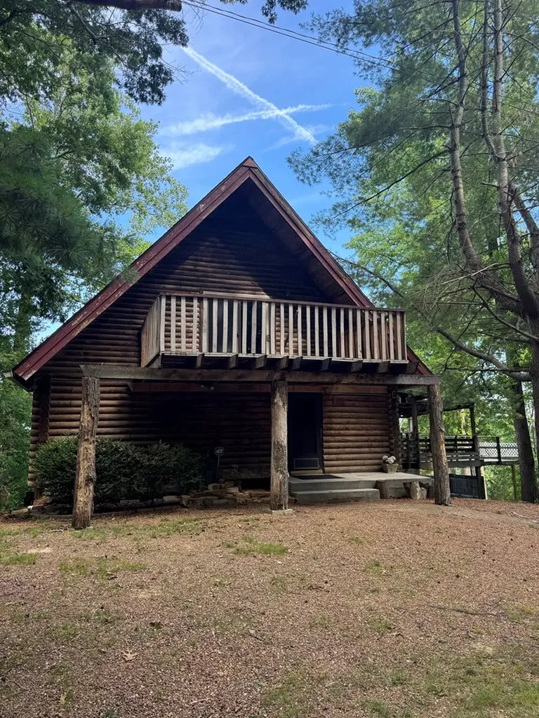 105 Thompson Lane Byrdstown TN 38549