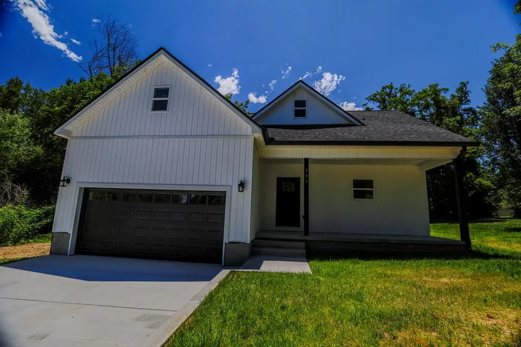 Monterey TN, 205 W Minnie Avenue