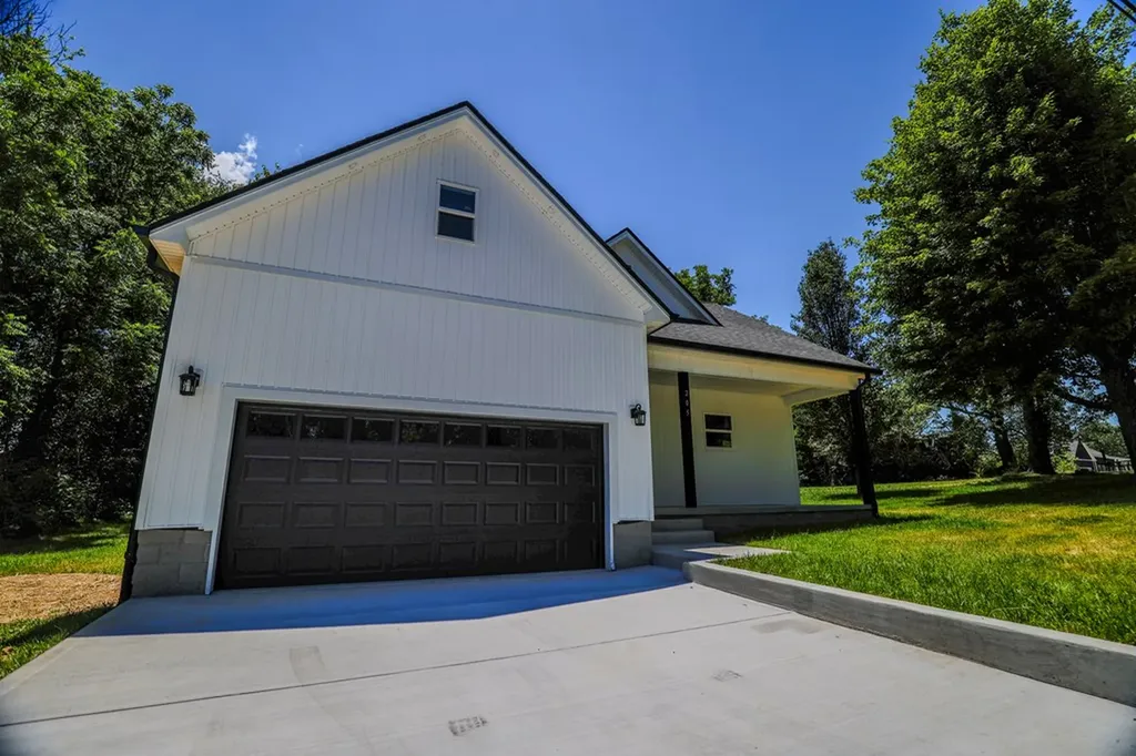 205 W Minnie Avenue Monterey TN 38574