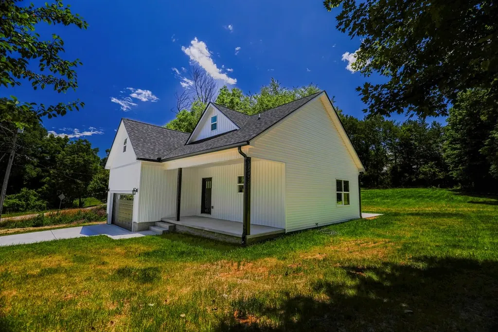 205 W Minnie Avenue Monterey TN 38574