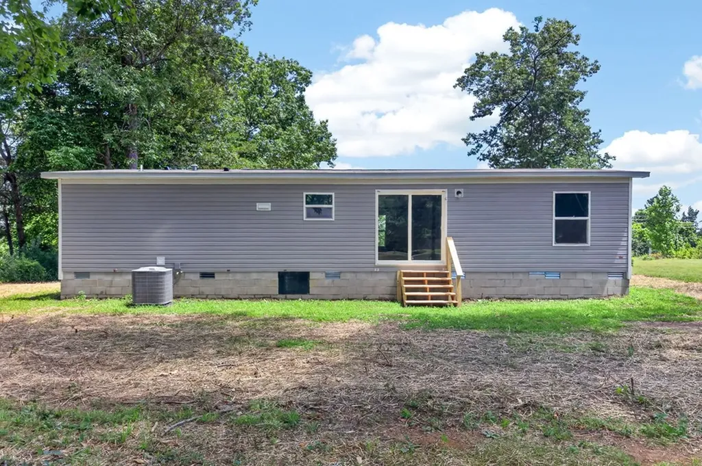 9203 Crossville Highway Sparta TN 38583