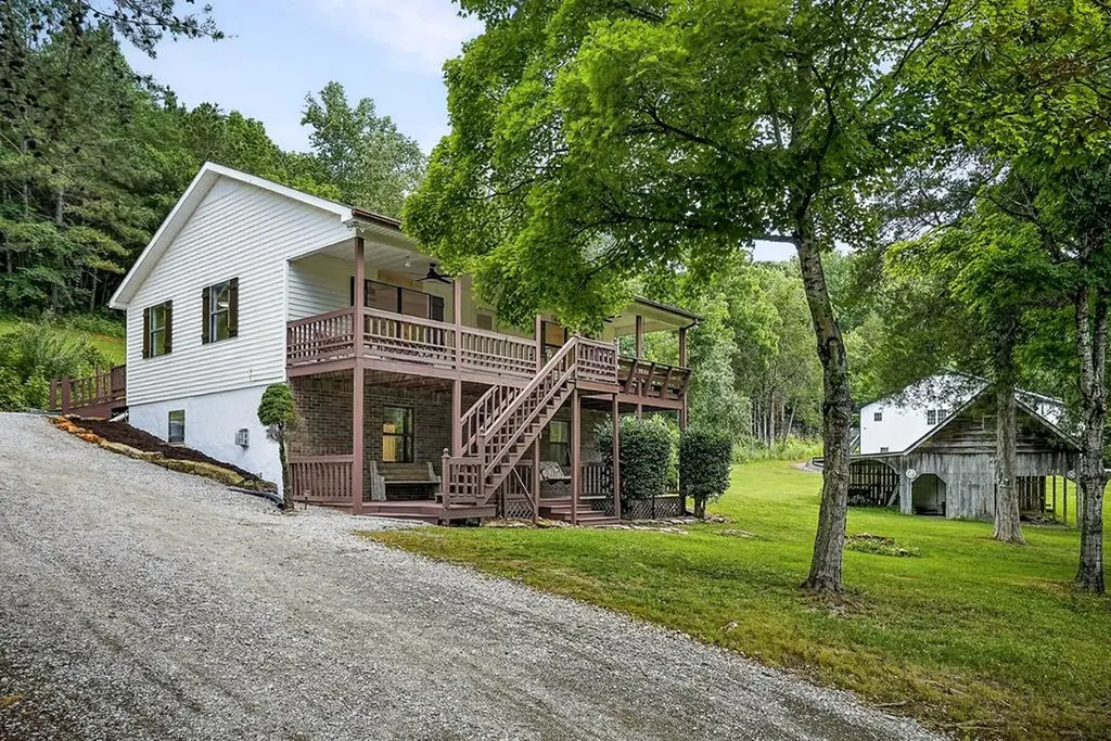 9576 Willow Grove Highway Allons TN 38541