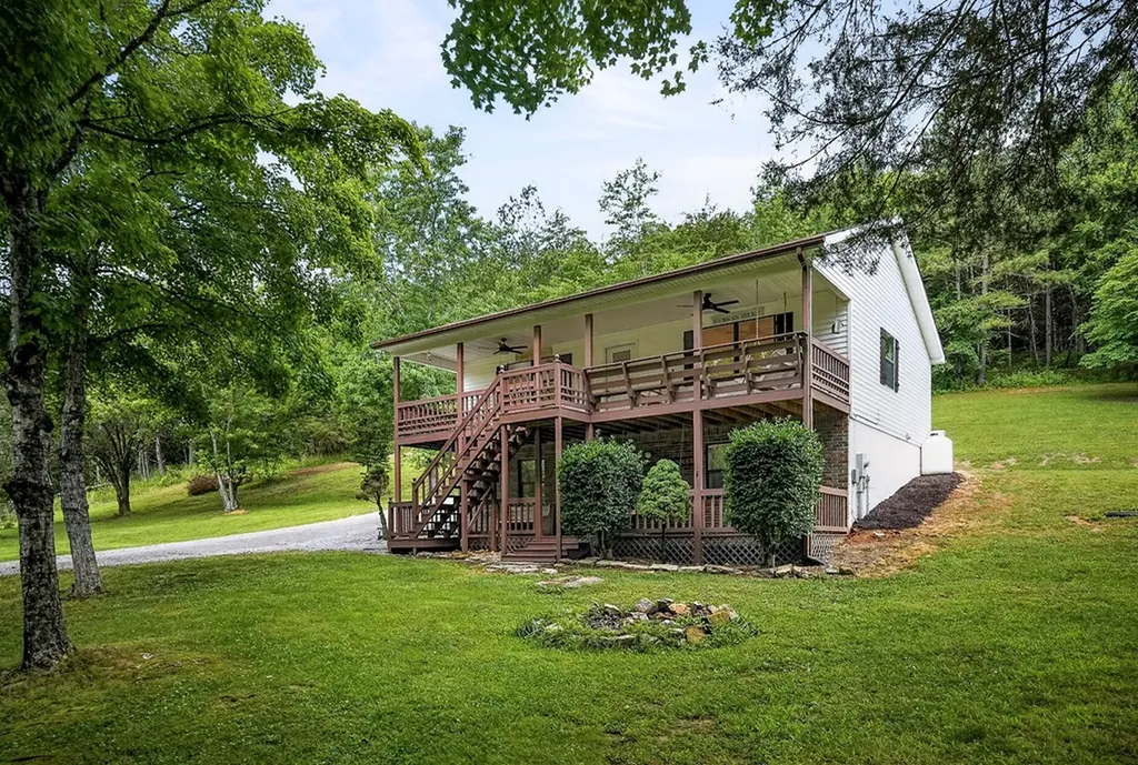 9576 Willow Grove Highway Allons TN 38541