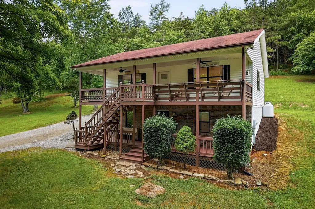 9576 Willow Grove Highway Allons TN 38541