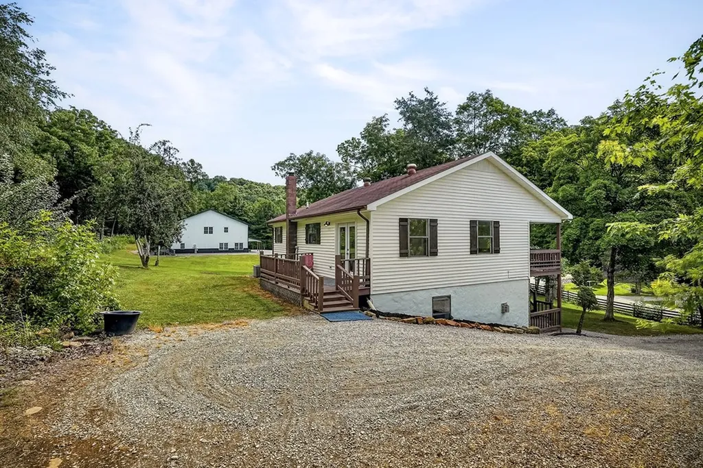 9576 Willow Grove Highway Allons TN 38541
