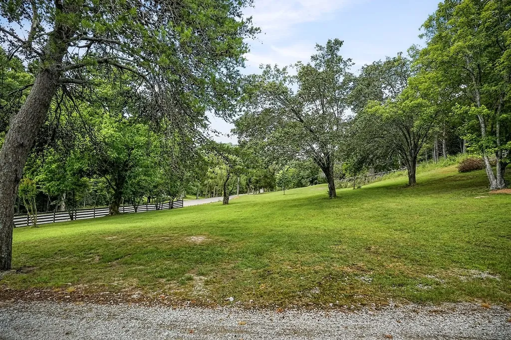 9576 Willow Grove Highway Allons TN 38541