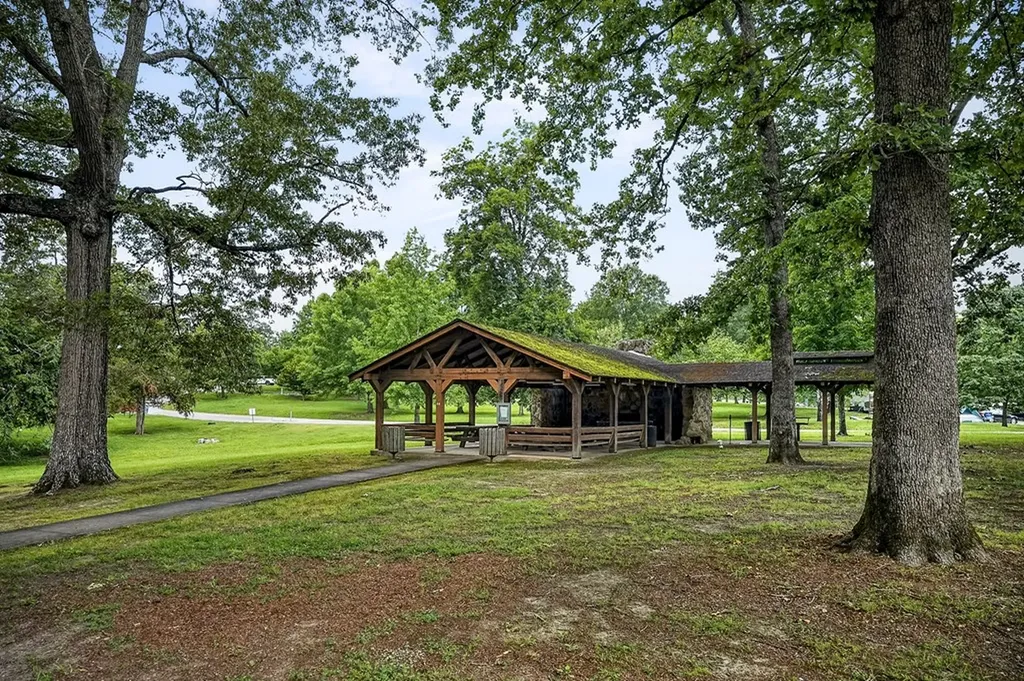 9576 Willow Grove Highway Allons TN 38541