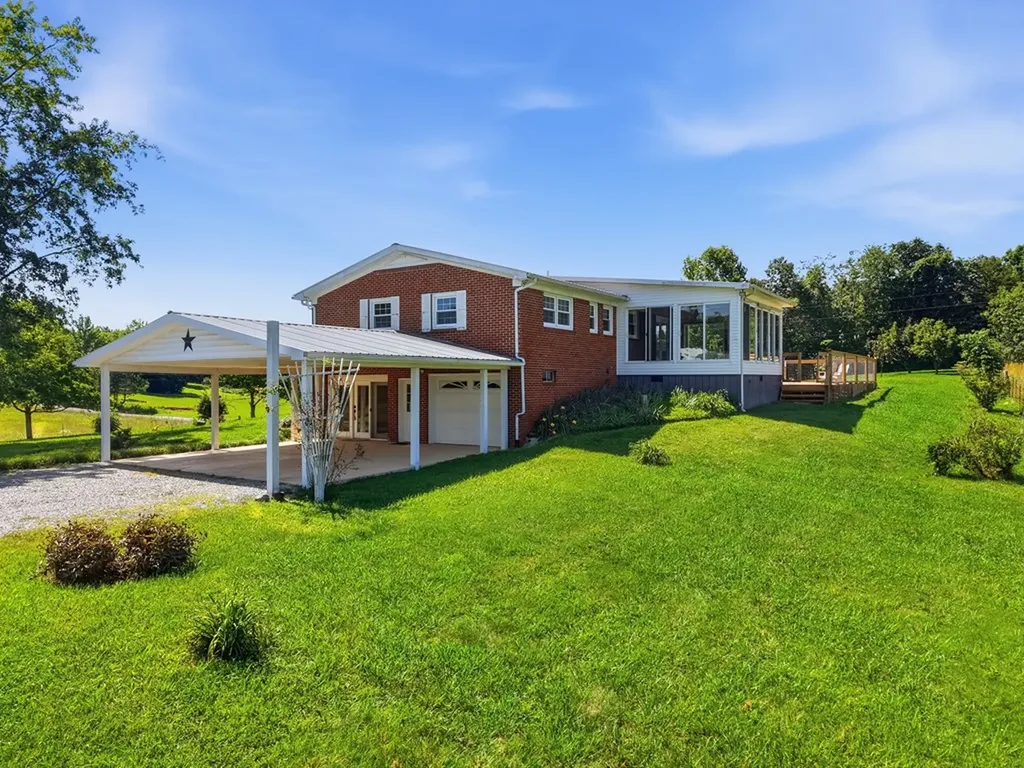 600 Pates Ford Road Walling TN 38587