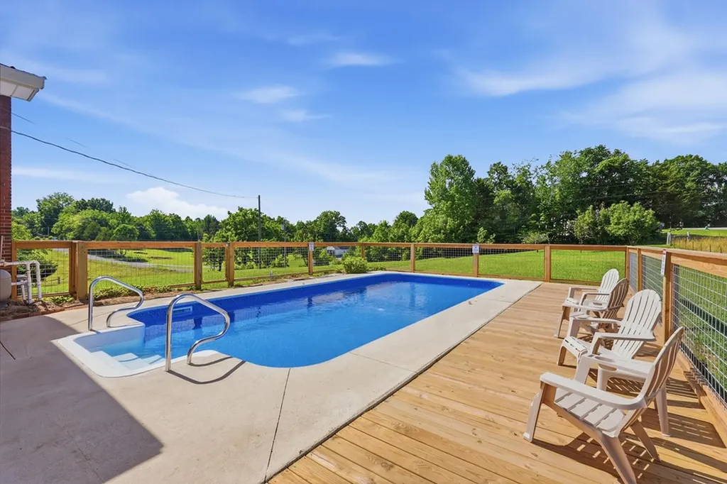 600 Pates Ford Road Walling TN 38587