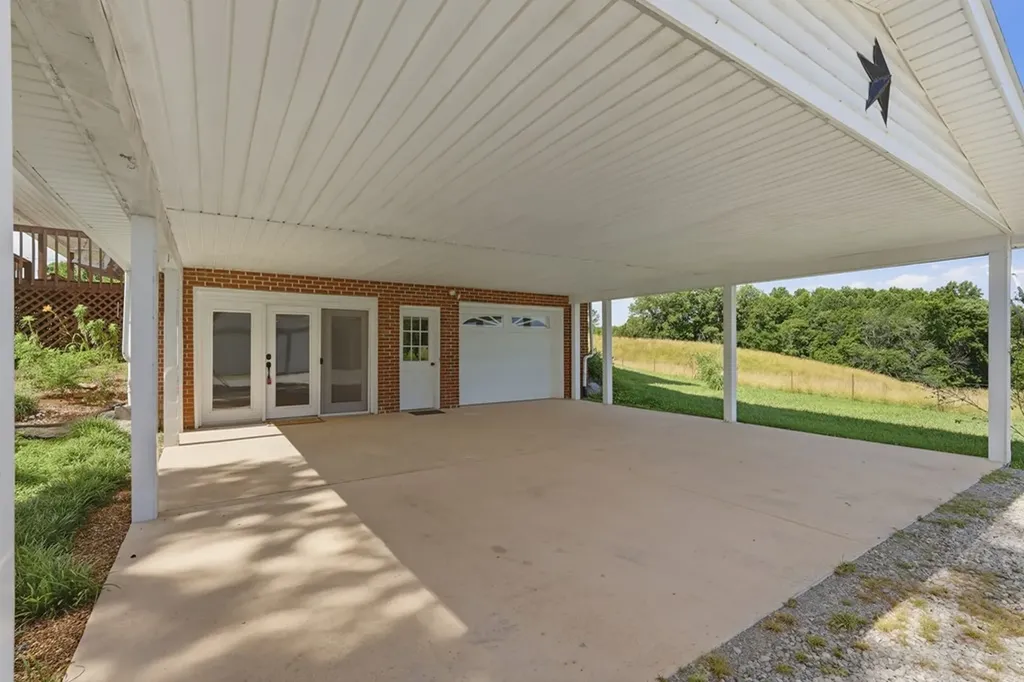 600 Pates Ford Road Walling TN 38587