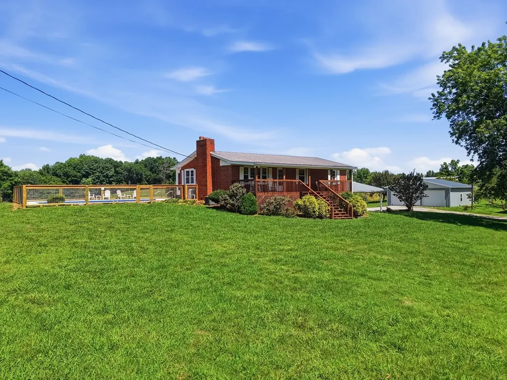 600 Pates Ford Road Walling TN 38587