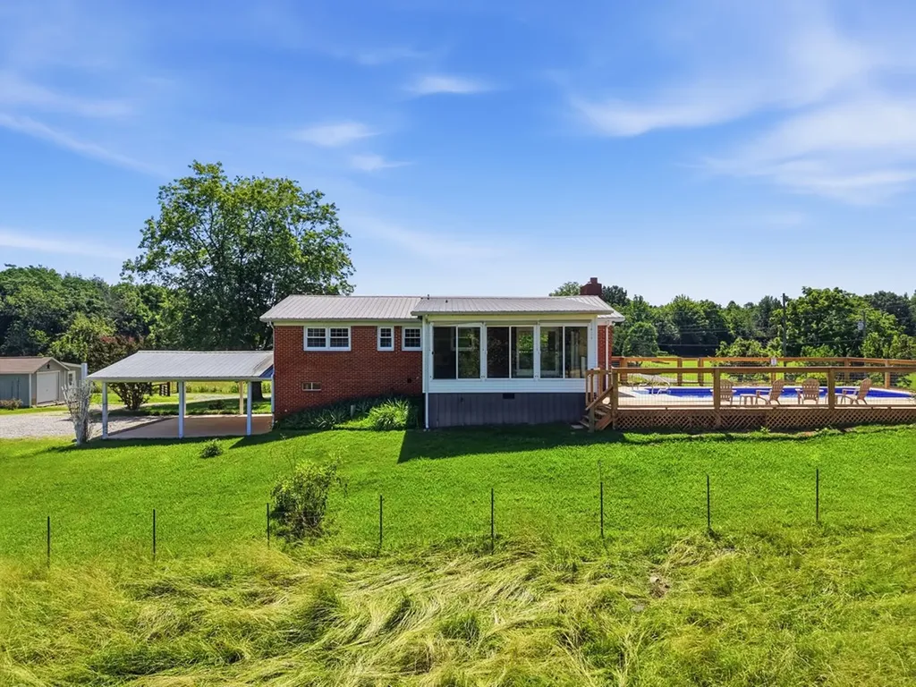 600 Pates Ford Road Walling TN 38587