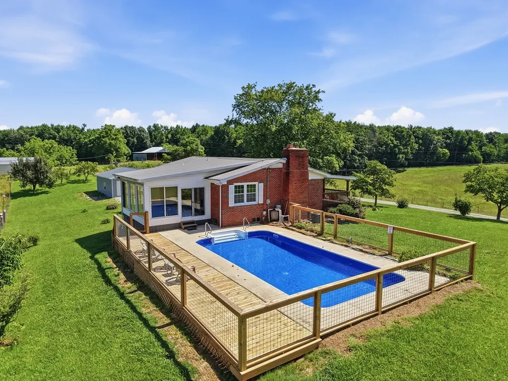 600 Pates Ford Road Walling TN 38587
