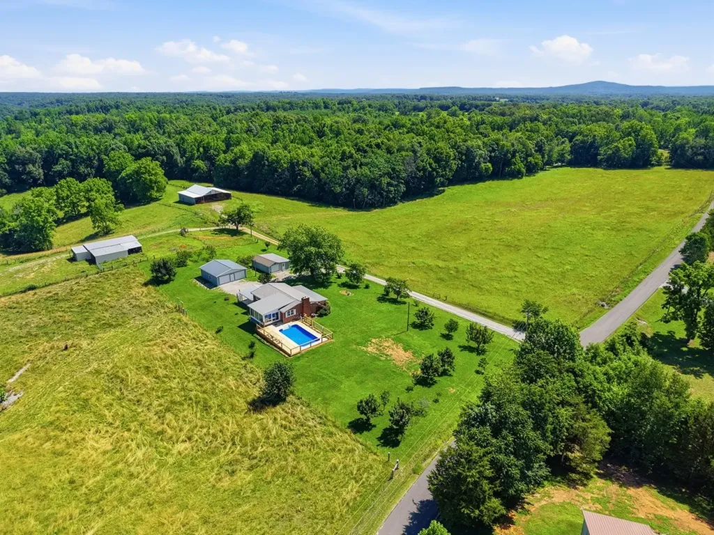 600 Pates Ford Road Walling TN 38587