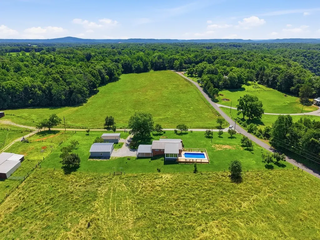600 Pates Ford Road Walling TN 38587