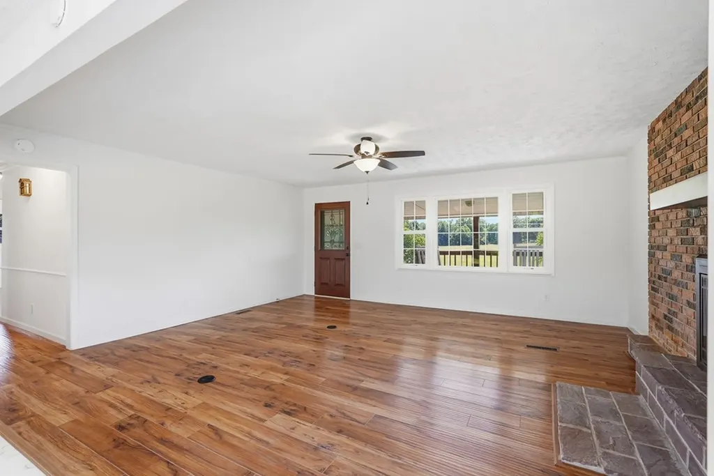 600 Pates Ford Road Walling TN 38587