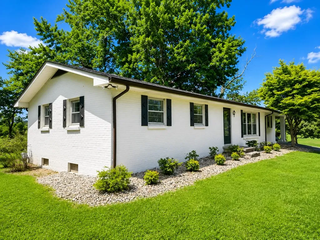 9241 Clay County Highway Moss TN 38575