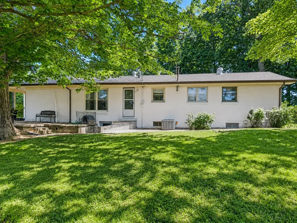 9241 Clay County Highway Moss TN 38575