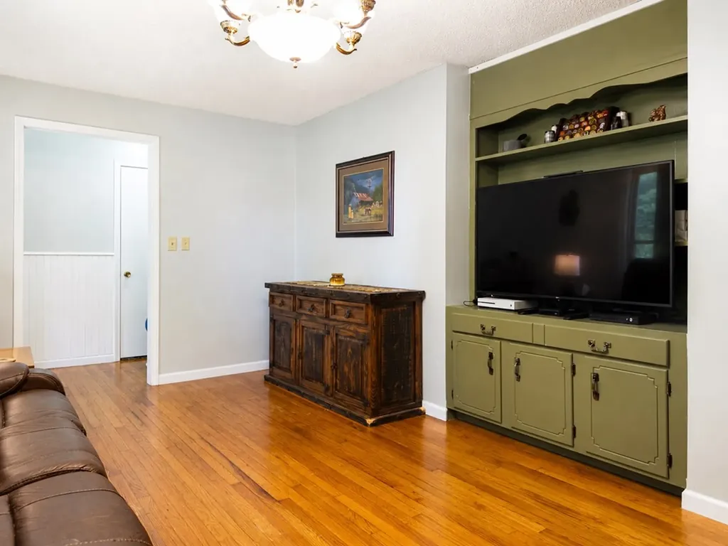 9241 Clay County Highway Moss TN 38575