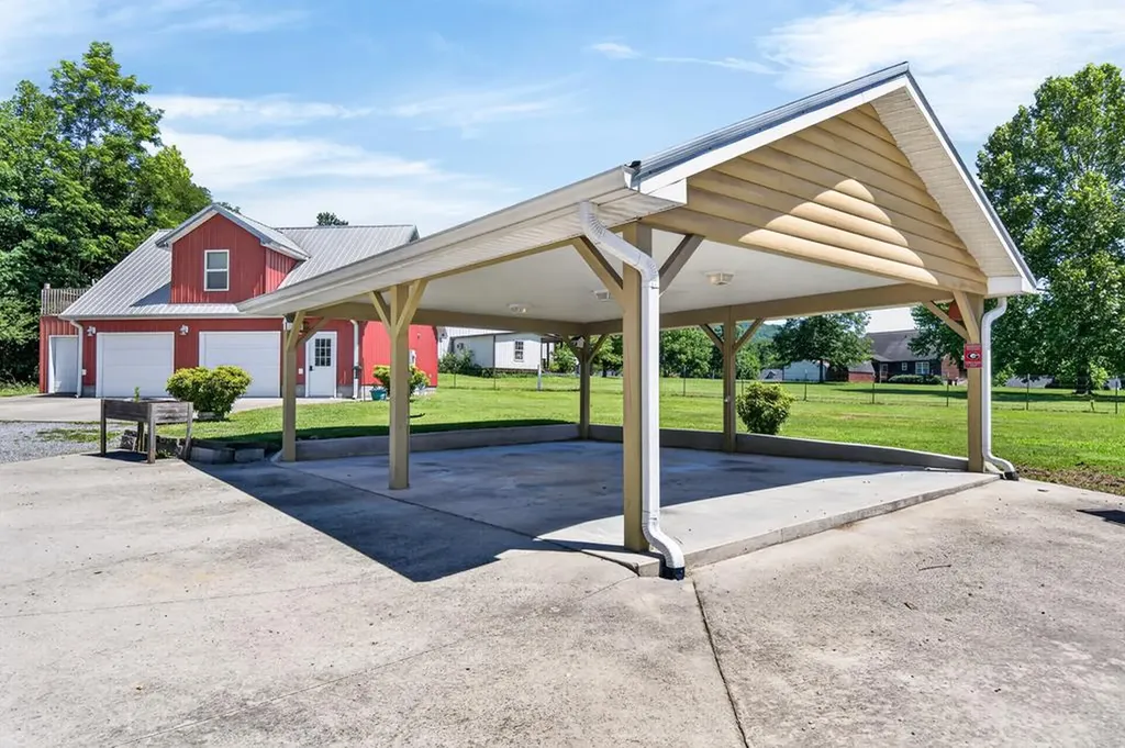 105 105 Foothills Road Pikeville TN 37367