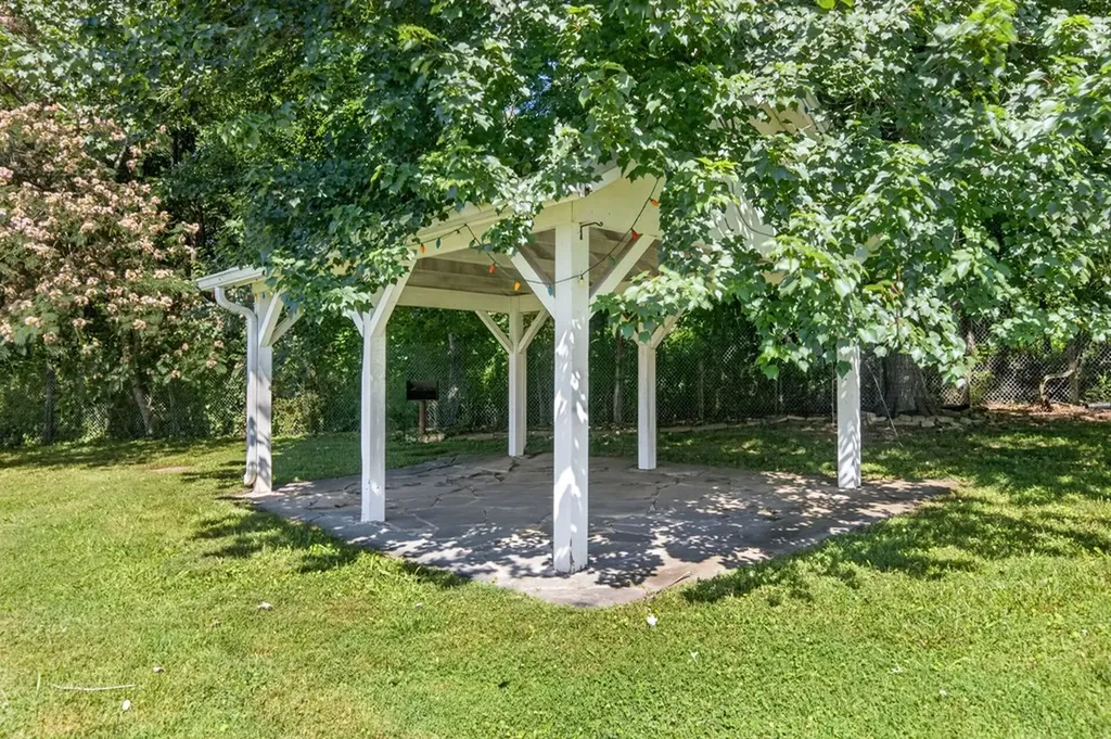 105 105 Foothills Road Pikeville TN 37367