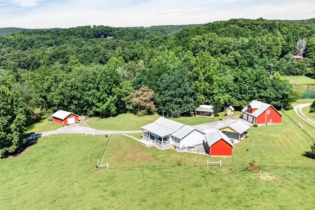 105 105 Foothills Road Pikeville TN 37367