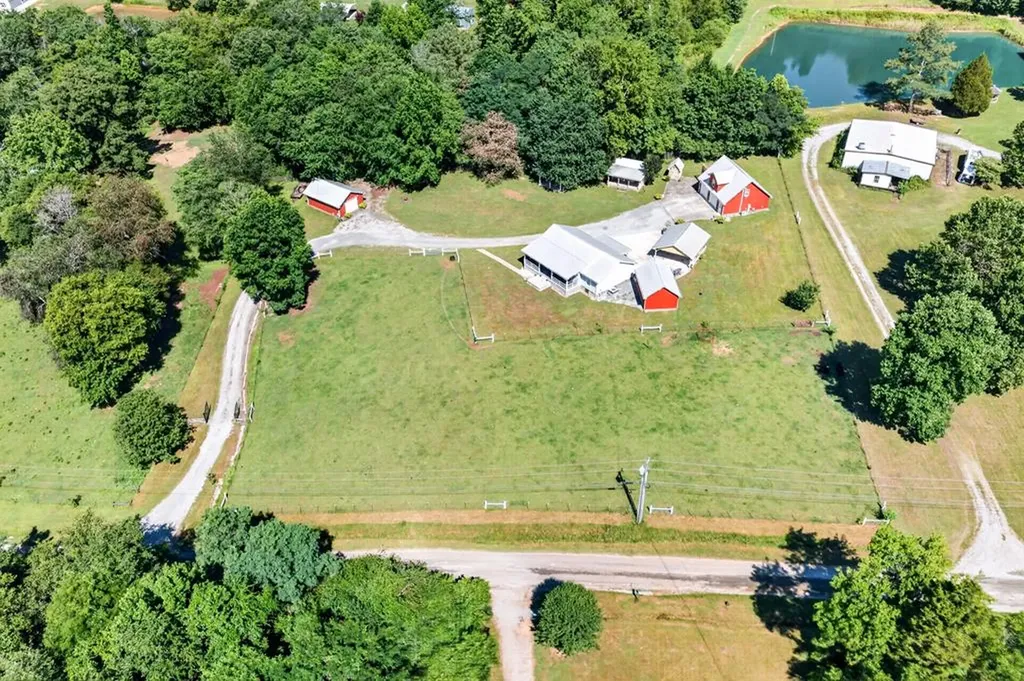 105 105 Foothills Road Pikeville TN 37367