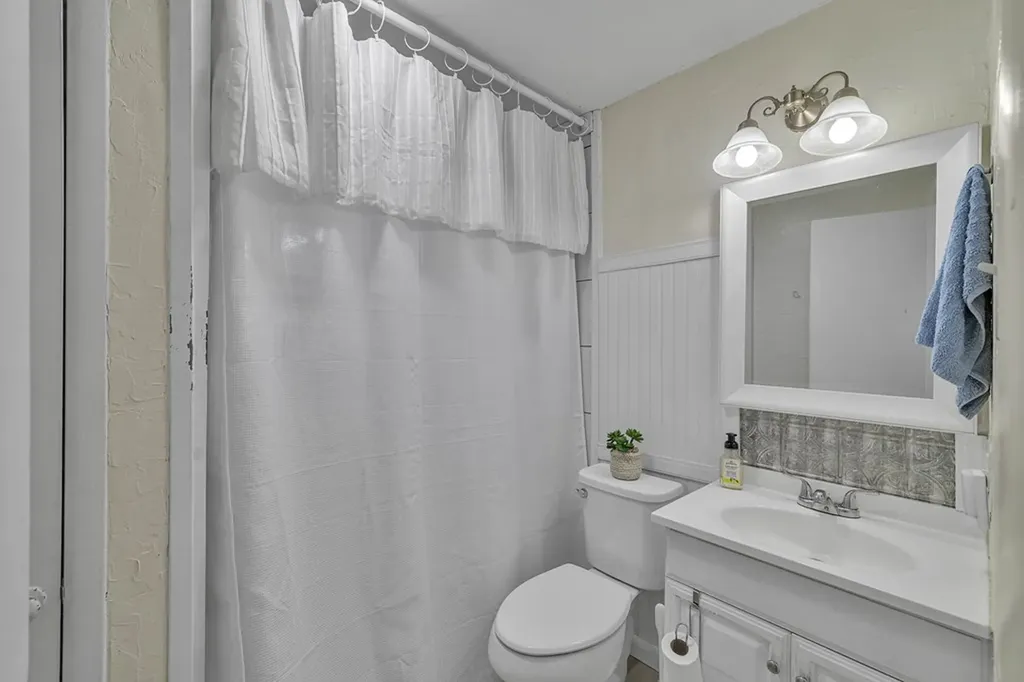 222 S Oakwood Avenue Clinton TN 37716