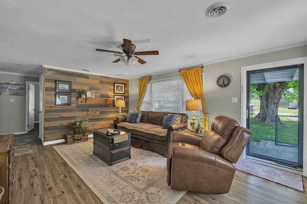 222 S Oakwood Avenue Clinton TN 37716