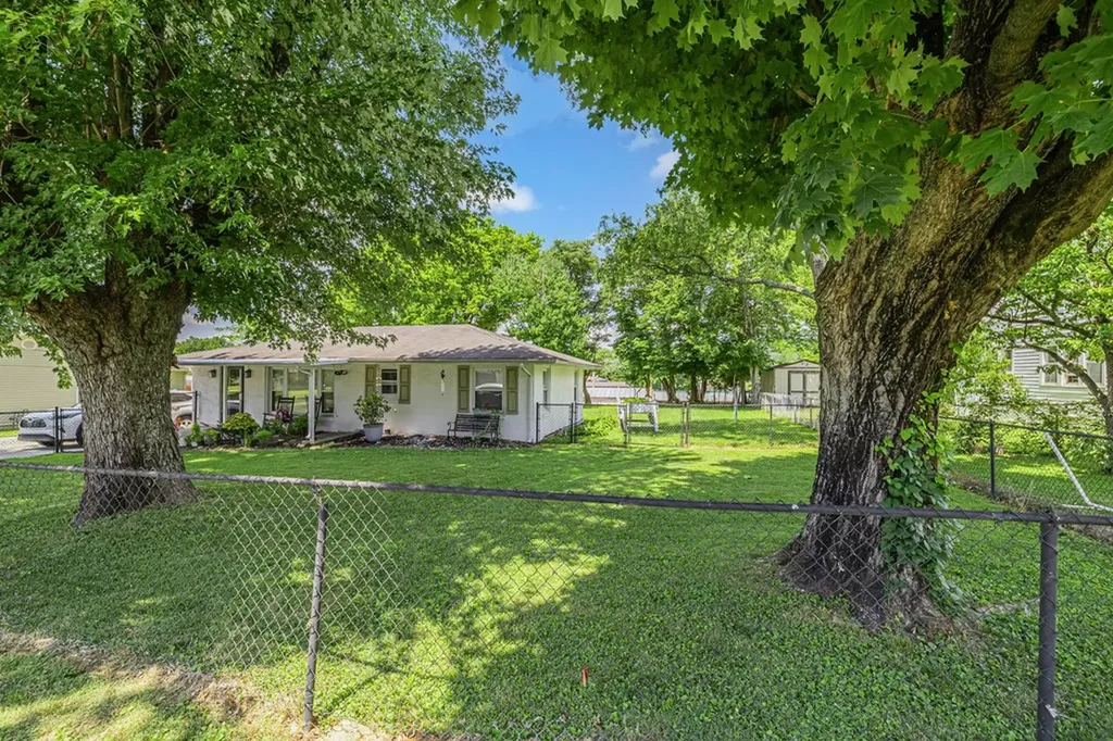 222 S Oakwood Avenue Clinton TN 37716