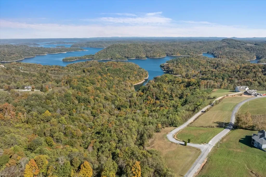 17C Rockfish Road Hilham TN 38568