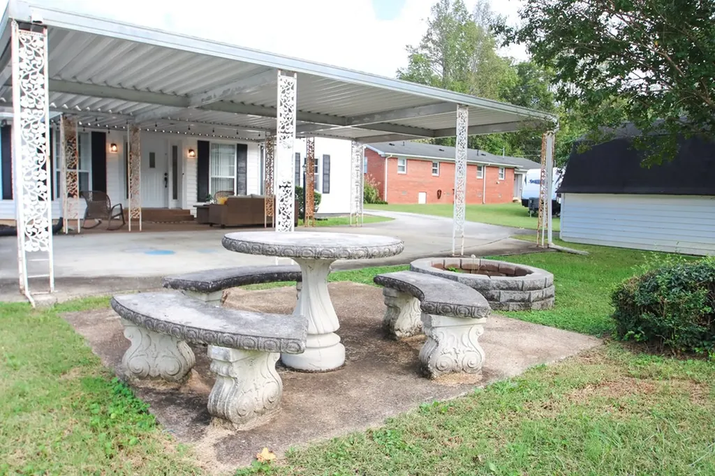 319 Mount View Sparta TN 38583