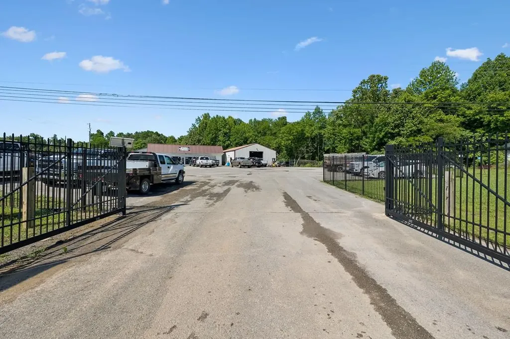 3205 Nashville Highway Smithville TN 37166