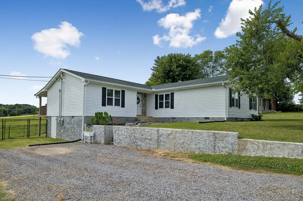 54 Hickman Highway Gordonsville TN 38563