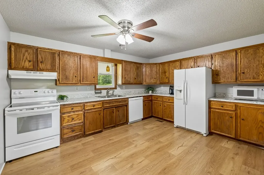 54 Hickman Highway Gordonsville TN 38563