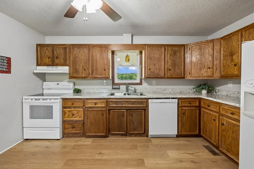 54 Hickman Highway Gordonsville TN 38563