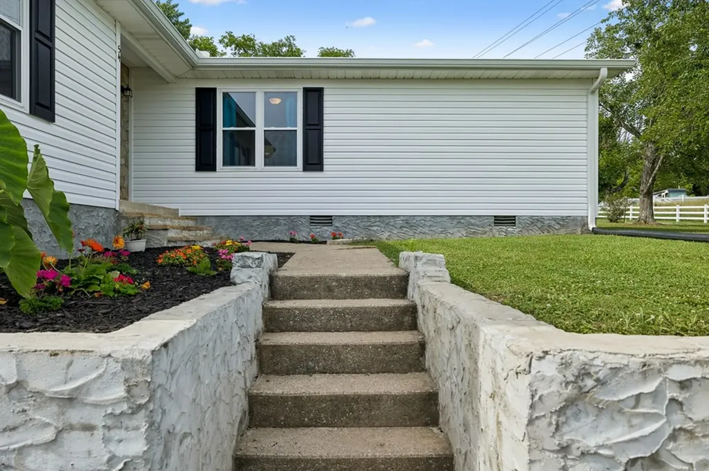54 Hickman Highway Gordonsville TN 38563