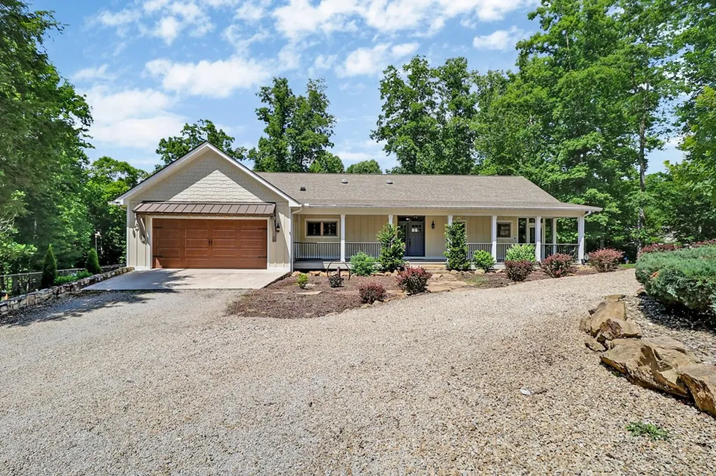 292 Crouch Branch Road Allardt TN 38504
